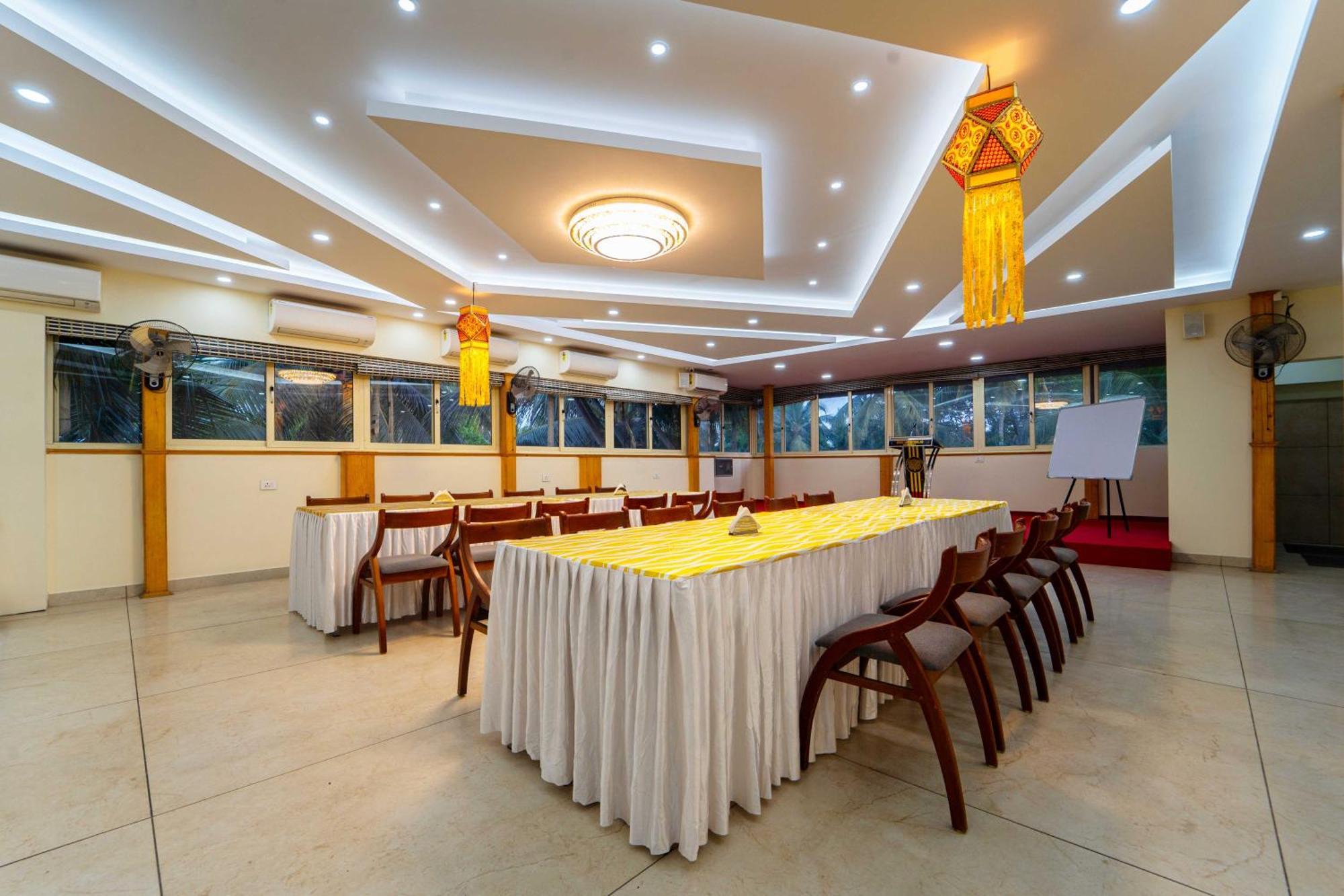 Treebo Sree Varshavilas Regency, 2 Mins From Guruvayoor Temple Guruvayur Exterior photo