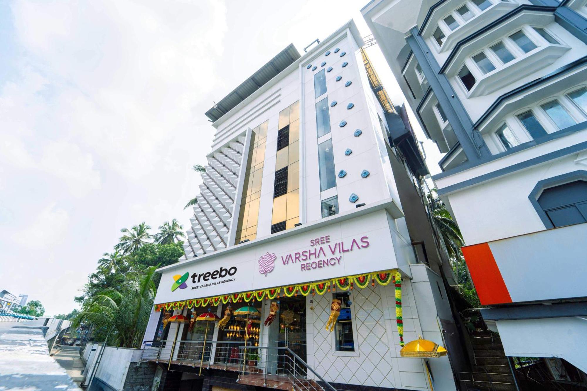 Treebo Sree Varshavilas Regency, 2 Mins From Guruvayoor Temple Guruvayur Exterior photo